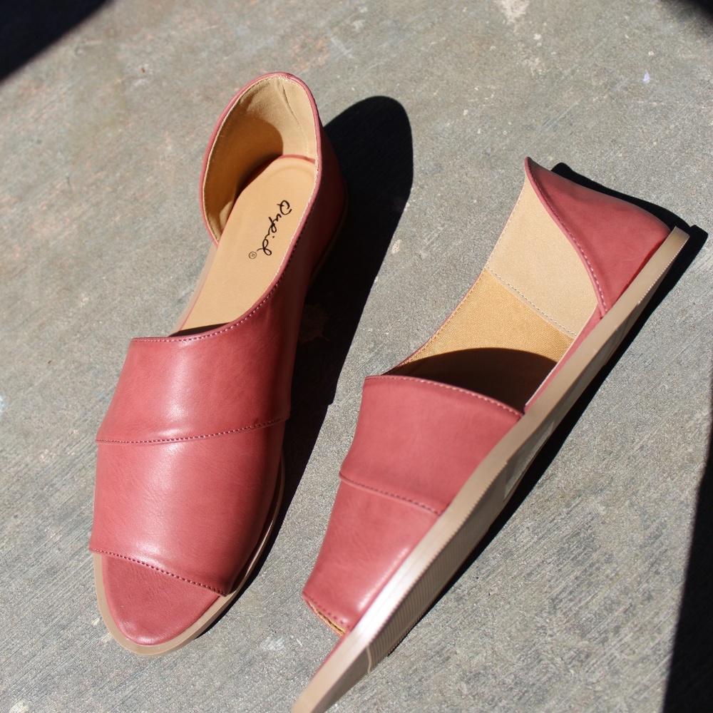 🚨LAST PAIR!!//The Alejandra//Adobe red Flat - Picture 4 of 8